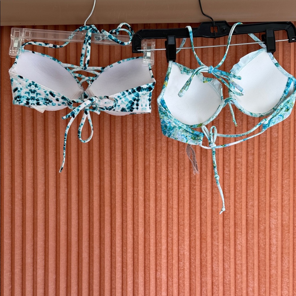 Victoria's Secret Blue Floral and Hollister Tue Dye Bikini Top Lot - Picture 4 of 4